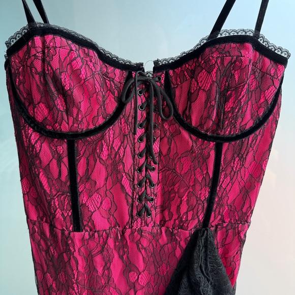 Alice + Olivia Chantil Corset Dress - Picture 3 of 6